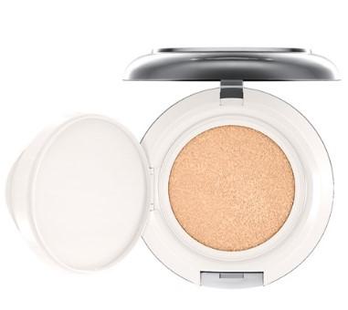 MAC Lightful C+ Coral Grass Cushion Compact Foundation Light